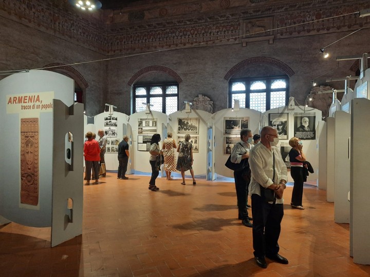 24Veduta_generale_mostra.jpg