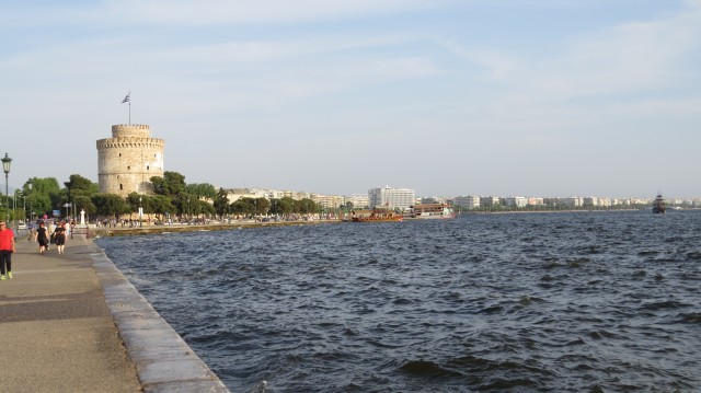 Salonicco lungomare con la Torre Bianca.jpg