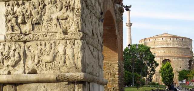 Salonicco, arco di Galerio e la Rotonda.jpg